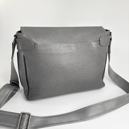 Louis Vuitton Taiga Romain MM M32623 Leather Shoulder Bag