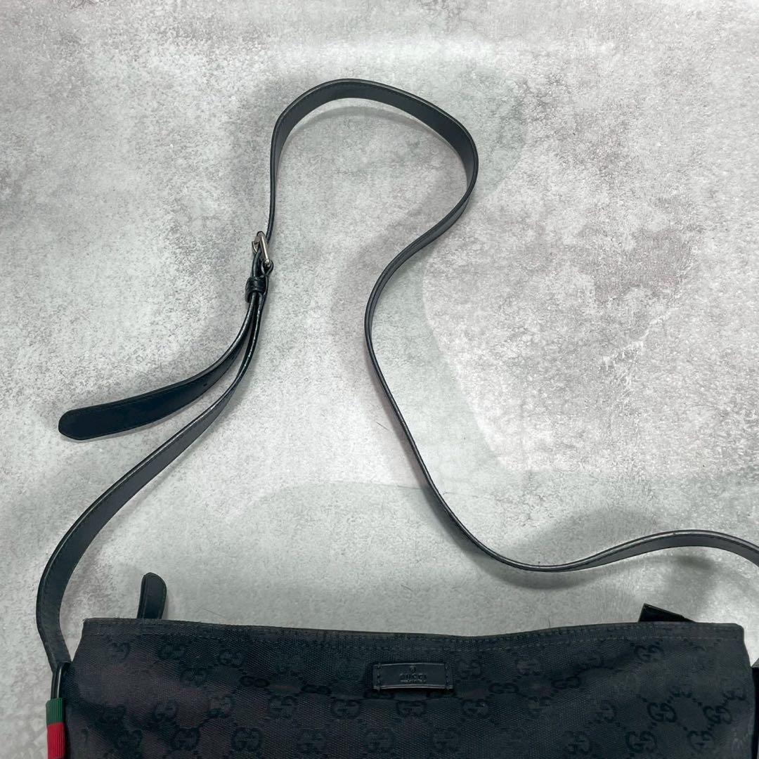 Gucci GG Sherry Line Shoulder Bag Black Leather — view 4