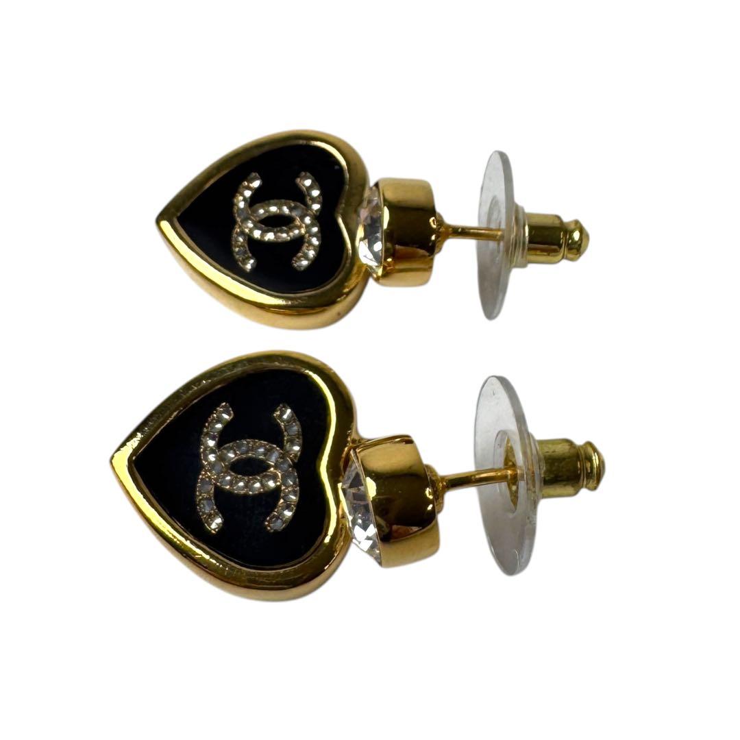 Chanel Earrings CC Logo Heart Black Gold — view 5