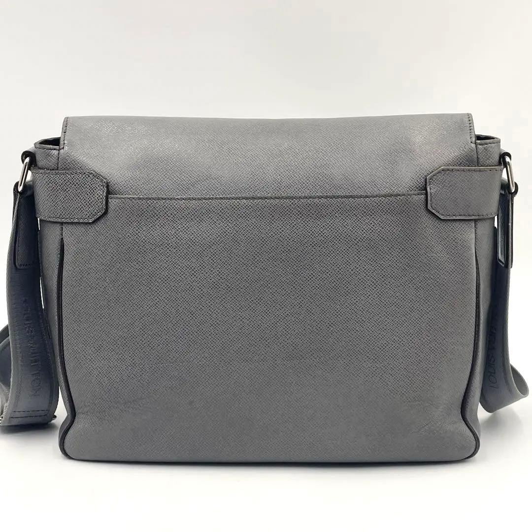 Louis Vuitton Taiga Romain MM Glacier Shoulder Bag Crossbody