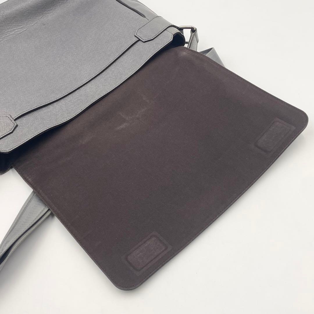 Louis Vuitton Taiga Romain MM Glacier Shoulder Bag Crossbody