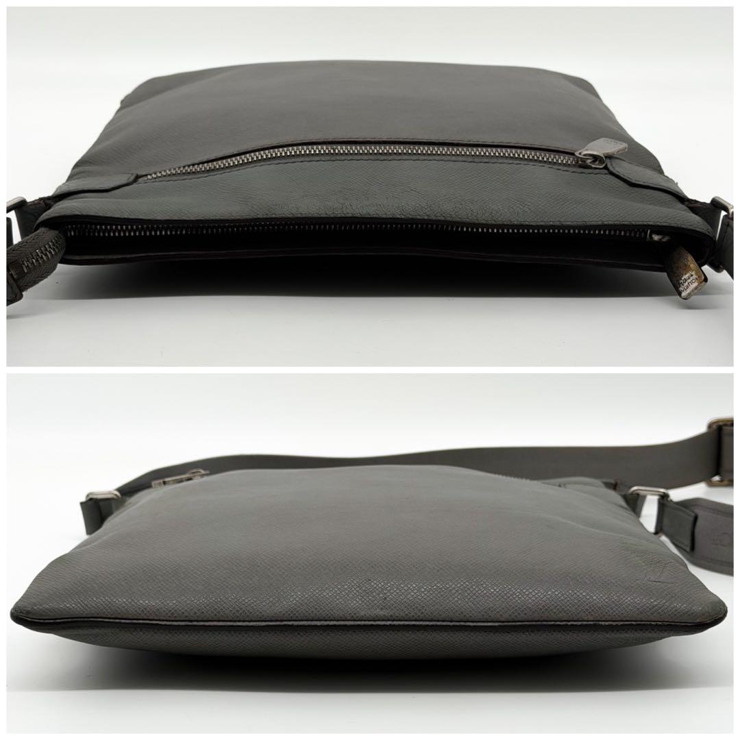 Louis Vuitton Sasha Taiga Shoulder Bag Crossbody Leather Messenger — view 5