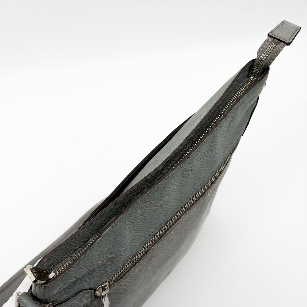Louis Vuitton Sasha Taiga Shoulder Bag Crossbody Leather Messenger — view 8