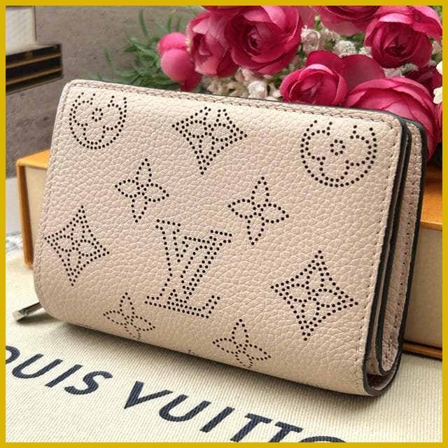 Louis Vuitton Portefeuille Clair Mahina Bifold Wallet