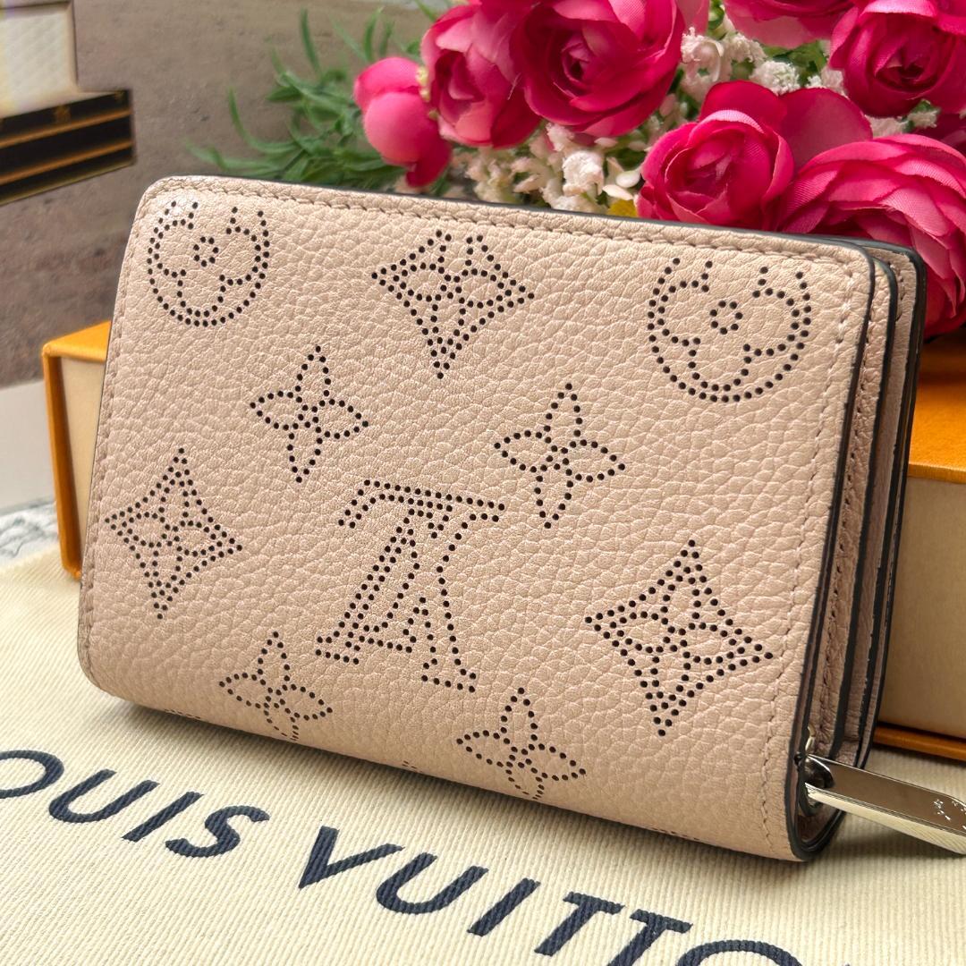 Louis Vuitton Portefeuille Clair Mahina Bifold Wallet — view 2