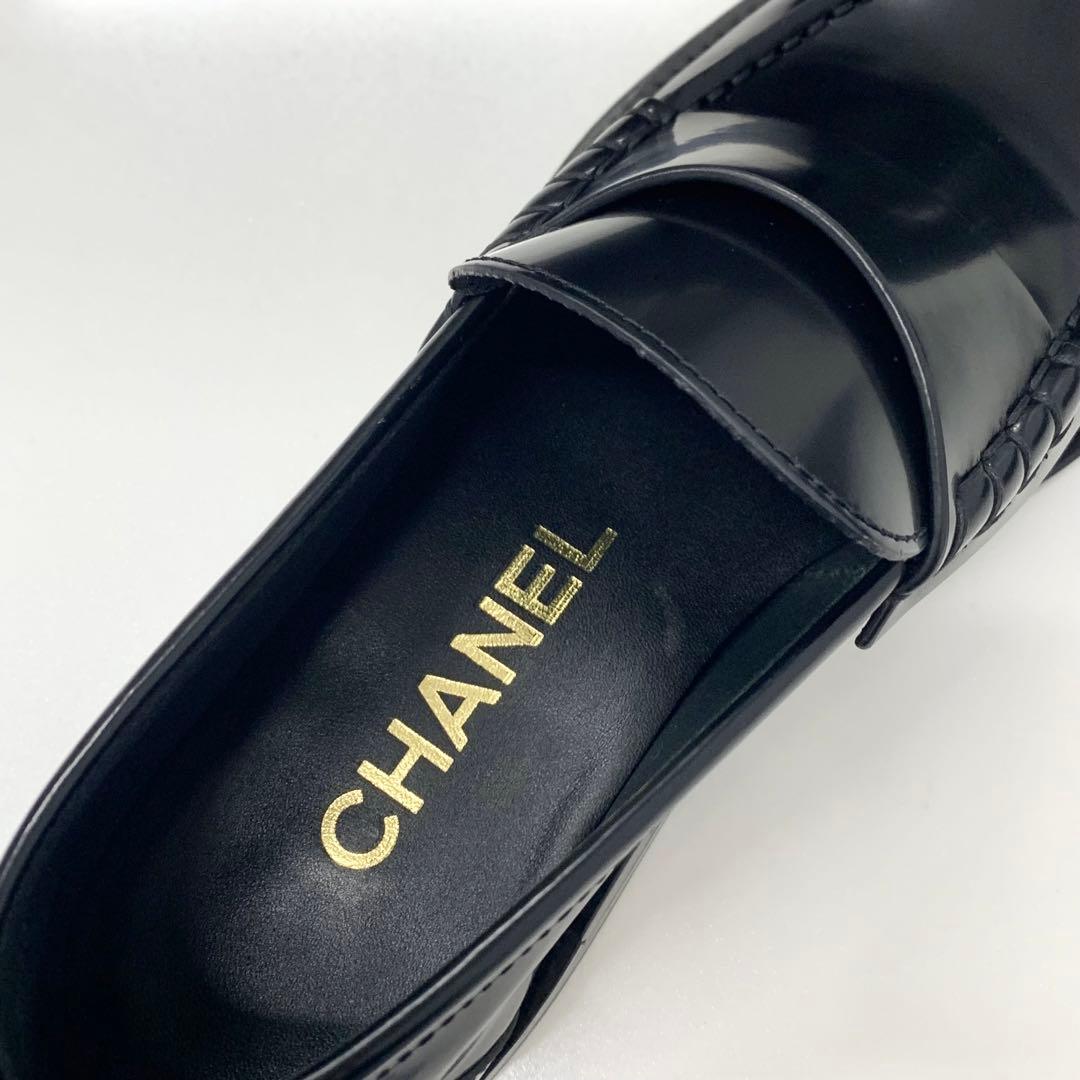 Chanel Logo Leather Loafers Black — view 7