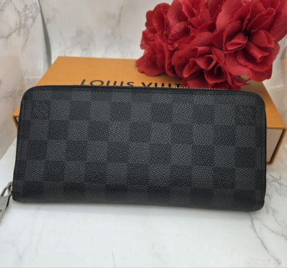 Louis Vuitton Zippy Wallet Damier Graphite