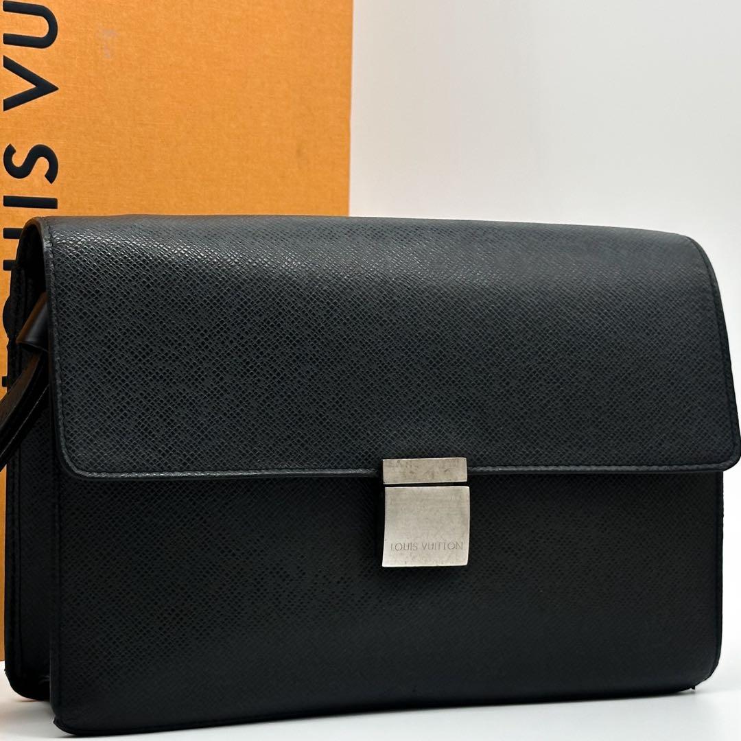 Louis Vuitton Selenga Taiga Clutch Leather