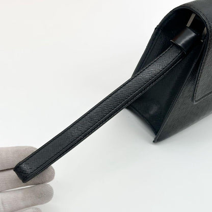 Louis Vuitton Selenga Taiga Clutch Leather — view 6