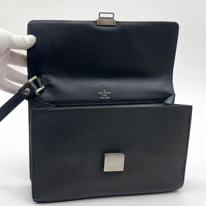 Louis Vuitton Selenga Taiga Clutch Leather — view 7
