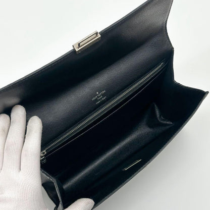Louis Vuitton Selenga Taiga Clutch Leather — view 8