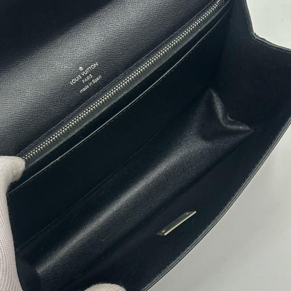 Louis Vuitton Selenga Taiga Clutch Leather — view 9