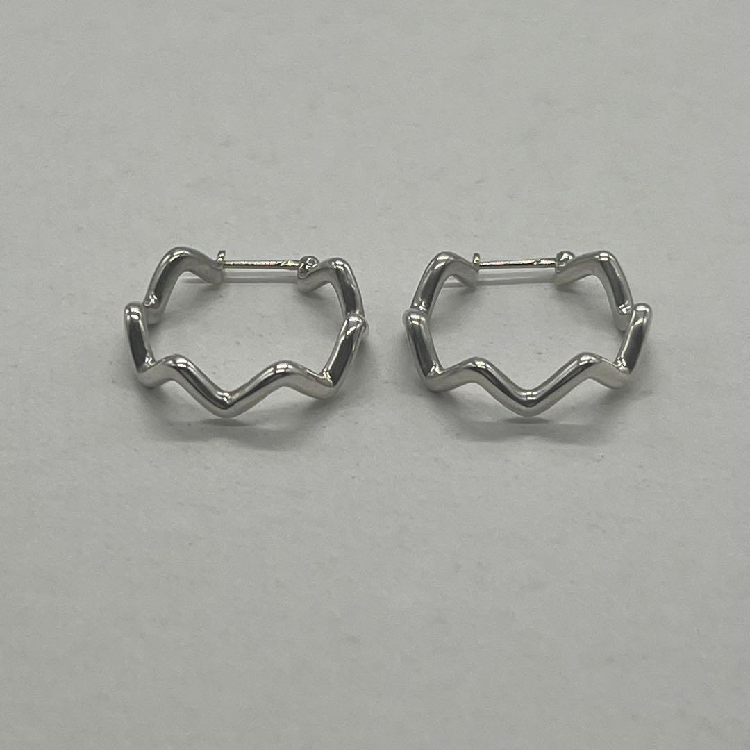 Tiffany & Co Paloma Picasso Wave Hoop Earrings Zigzag — view 3
