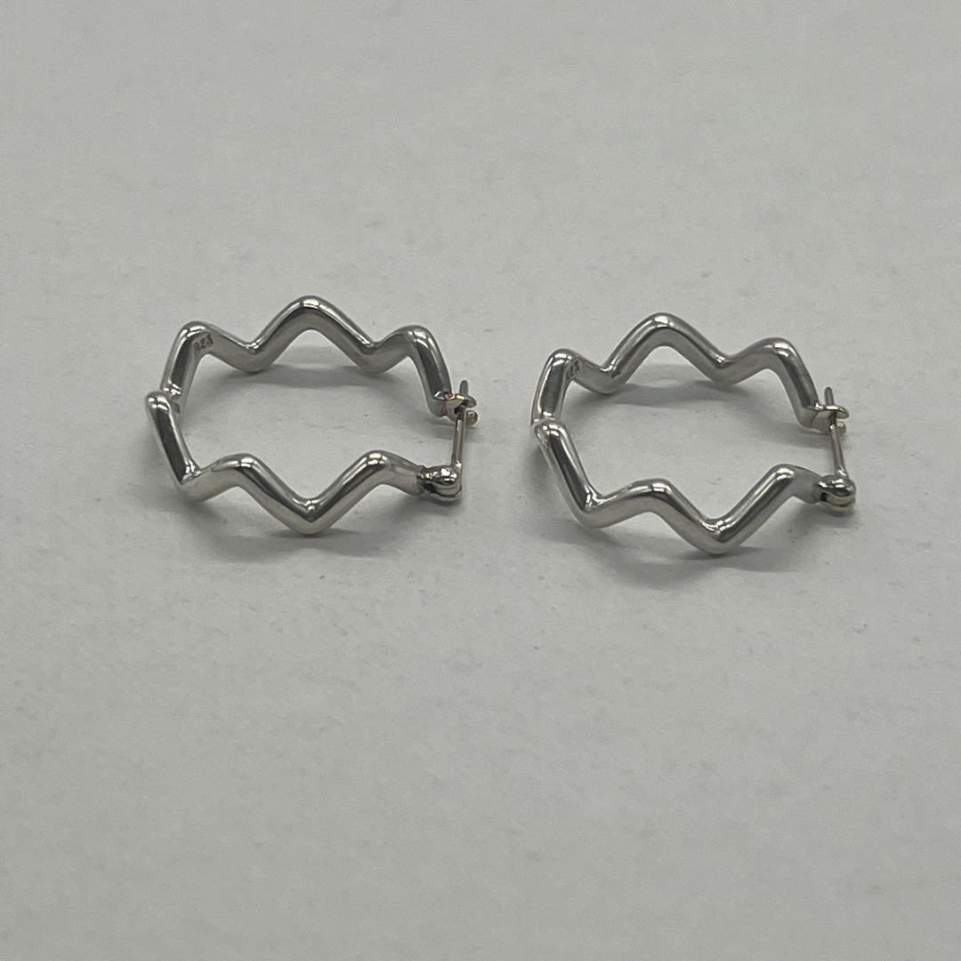 Tiffany & Co Paloma Picasso Wave Hoop Earrings Zigzag — view 5