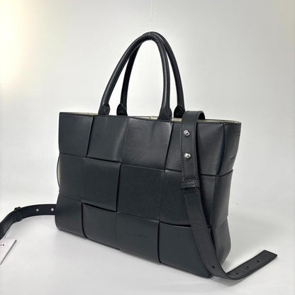 Bottega Veneta Super Maxi Intrecciato Arco Tote — view 2