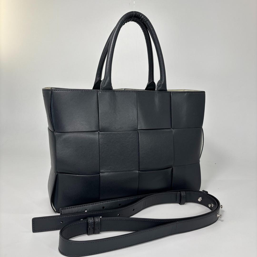 Bottega Veneta Super Maxi Intrecciato Arco Tote — view 5