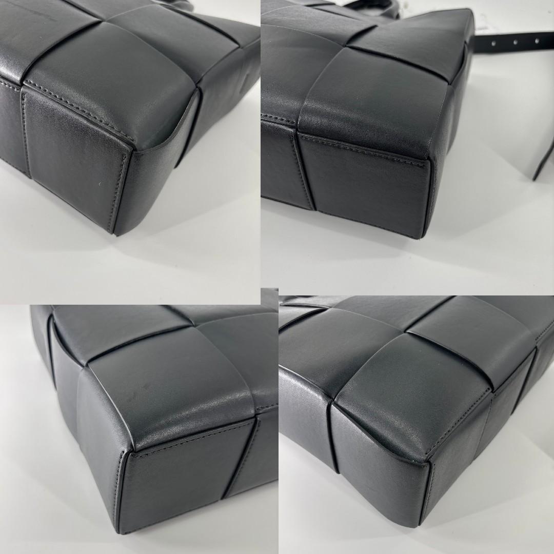 Bottega Veneta Super Maxi Intrecciato Arco Tote — view 9