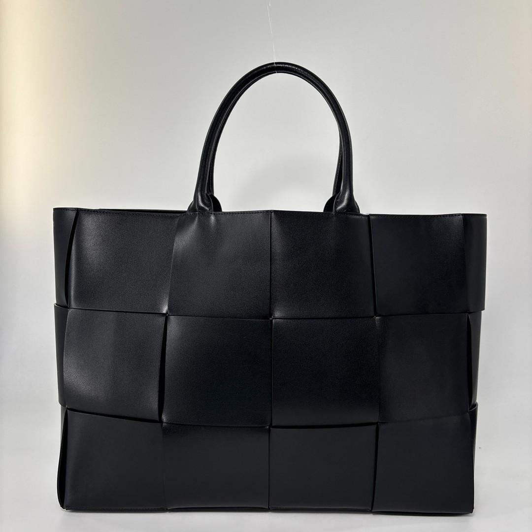 Bottega Veneta Arco Intrecciato Black Tote — view 5