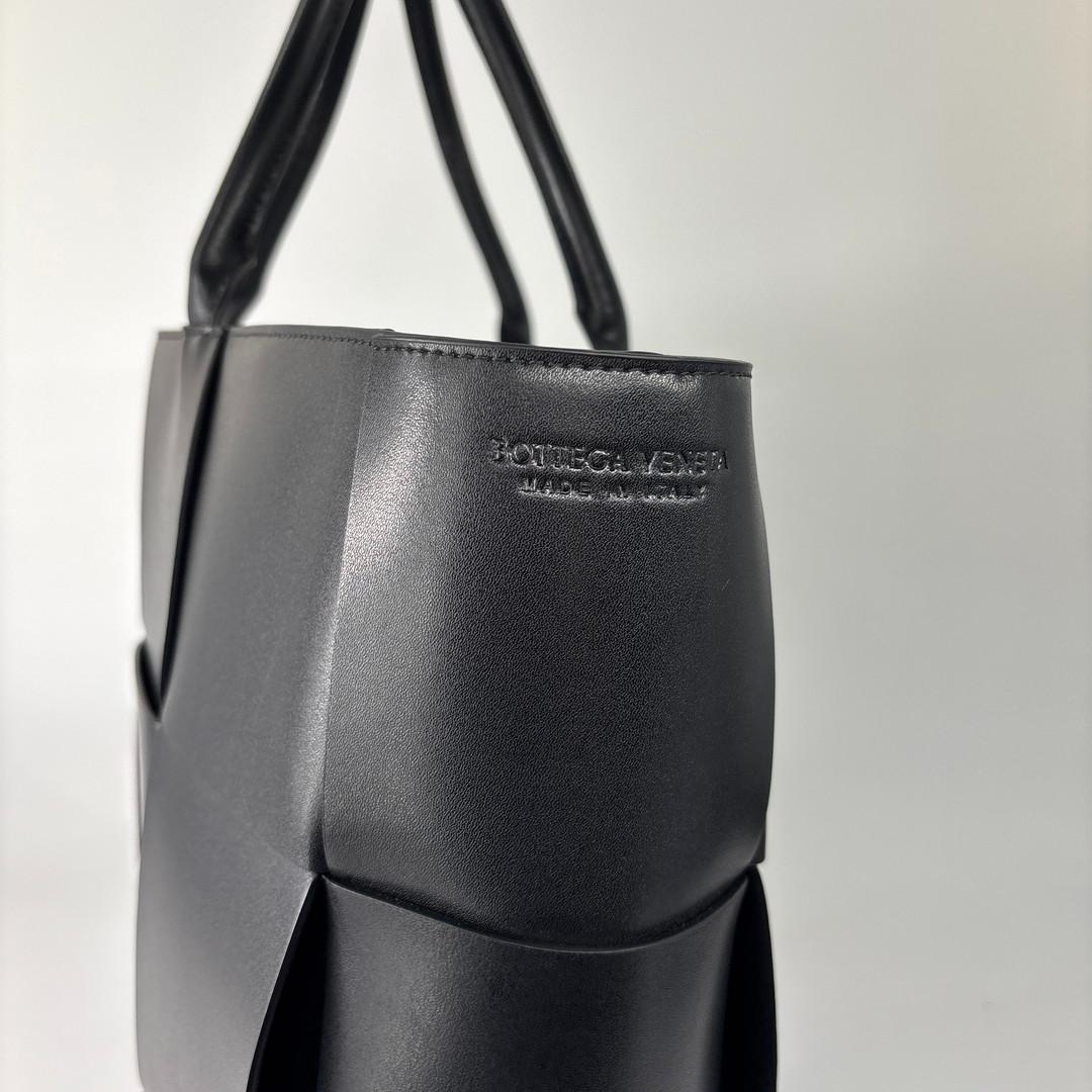 Bottega Veneta Arco Intrecciato Black Tote — view 7