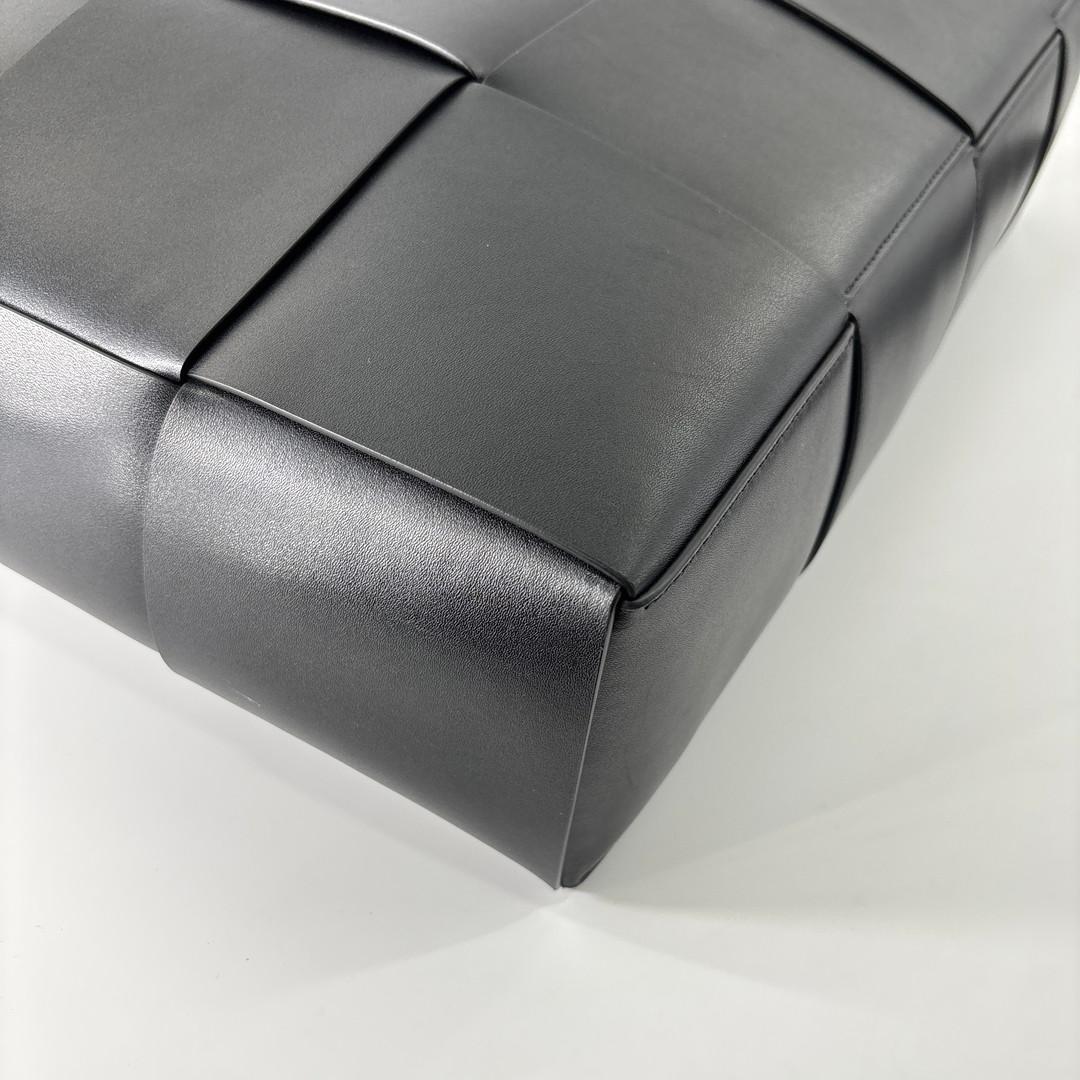Bottega Veneta Arco Intrecciato Black Tote — view 9