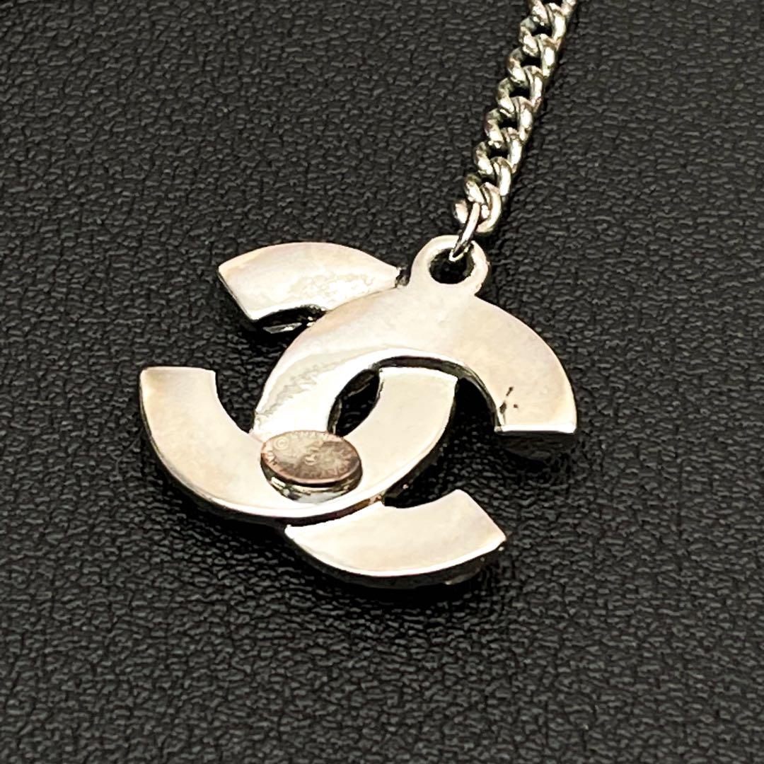 Chanel CC Logo Necklace 17A Pearl Rhinestone Icon — view 3