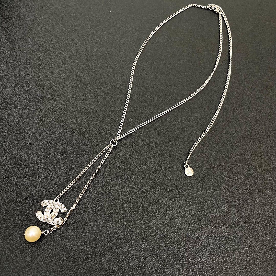 Chanel CC Logo Necklace 17A Pearl Rhinestone Icon — view 4