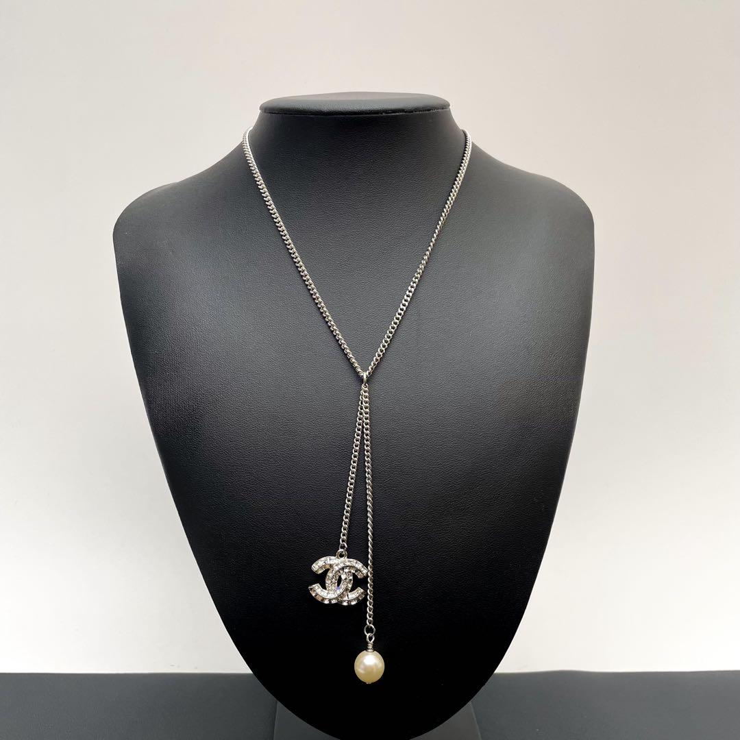 Chanel CC Logo Necklace 17A Pearl Rhinestone Icon — view 8