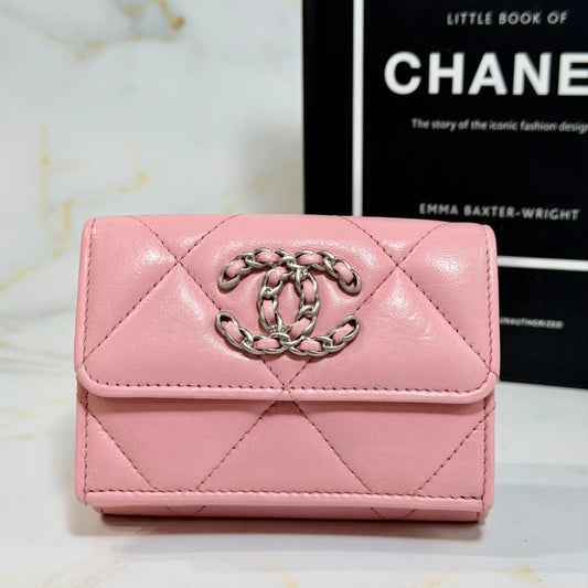 Chanel 19 Dixneuf Small Wallet Trifold