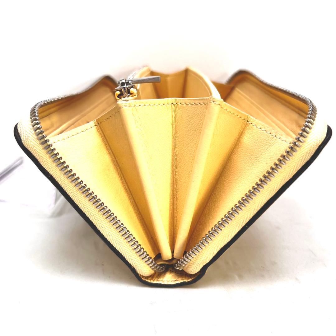 Louis Vuitton Built in Mahina Zippy Wallet Banana — view 4