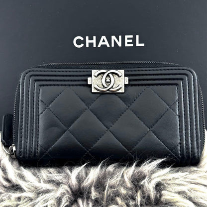 Chanel Wallet Boy Round Zip Medium — view 2
