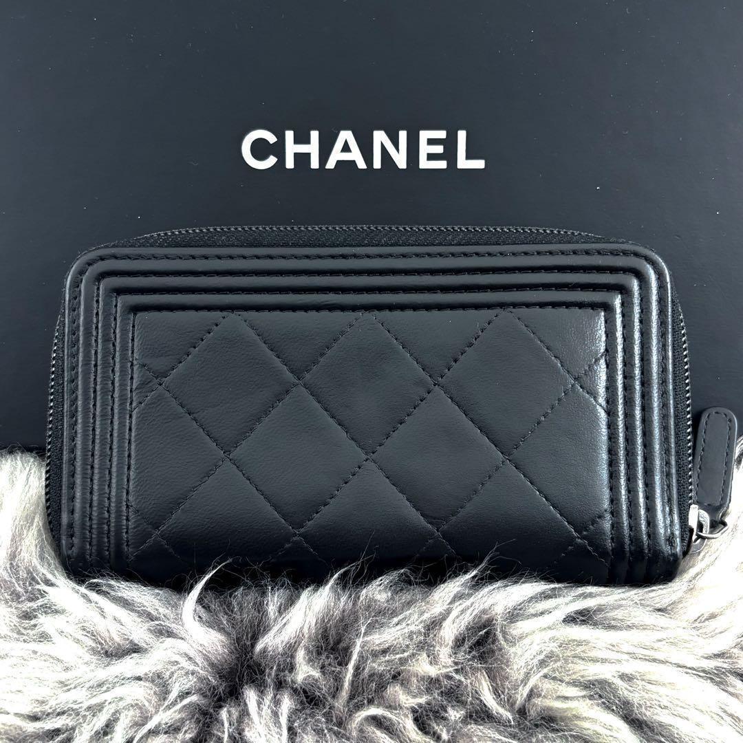 Chanel Wallet Boy Round Zip Medium — view 3