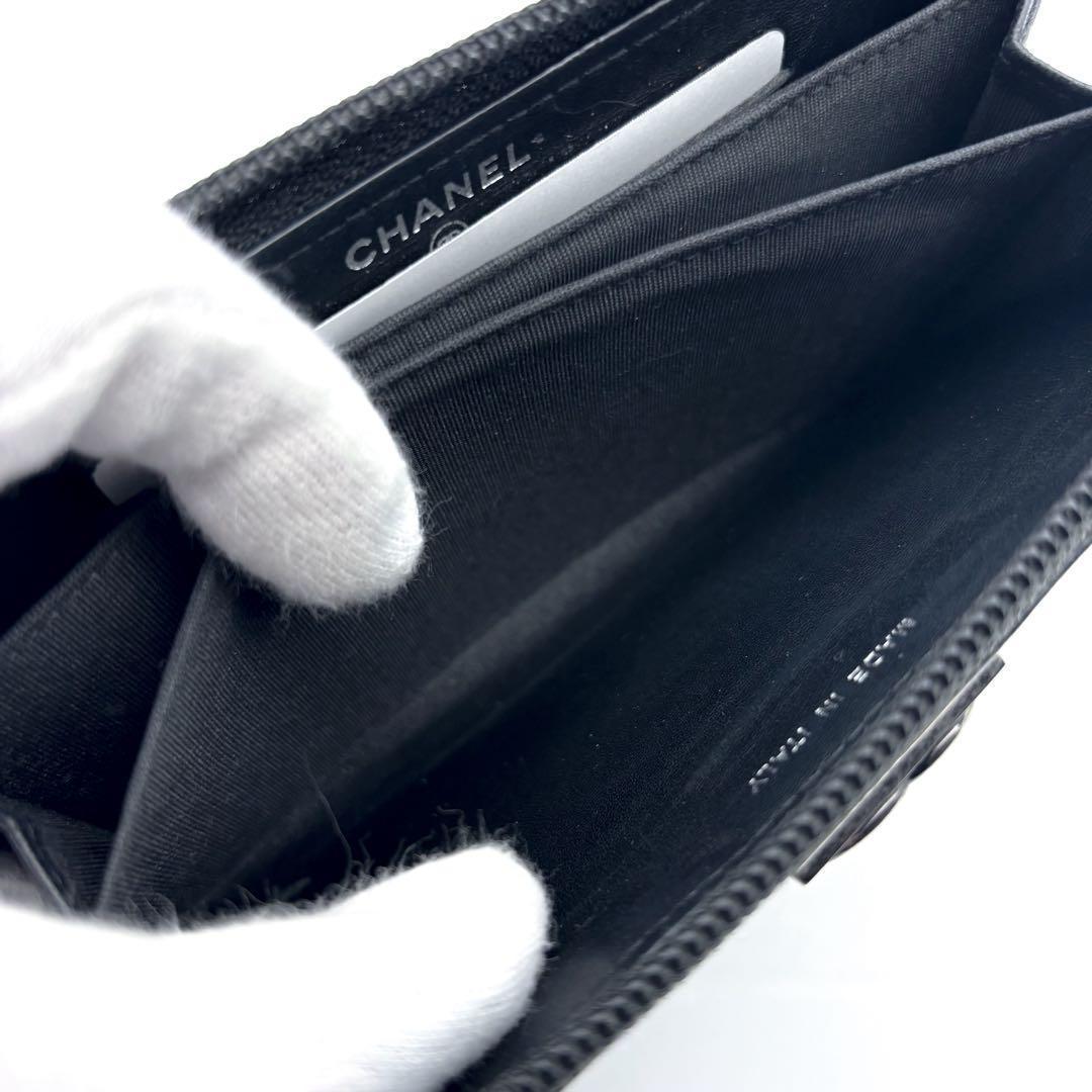 Chanel Wallet Boy Round Zip Medium — view 7