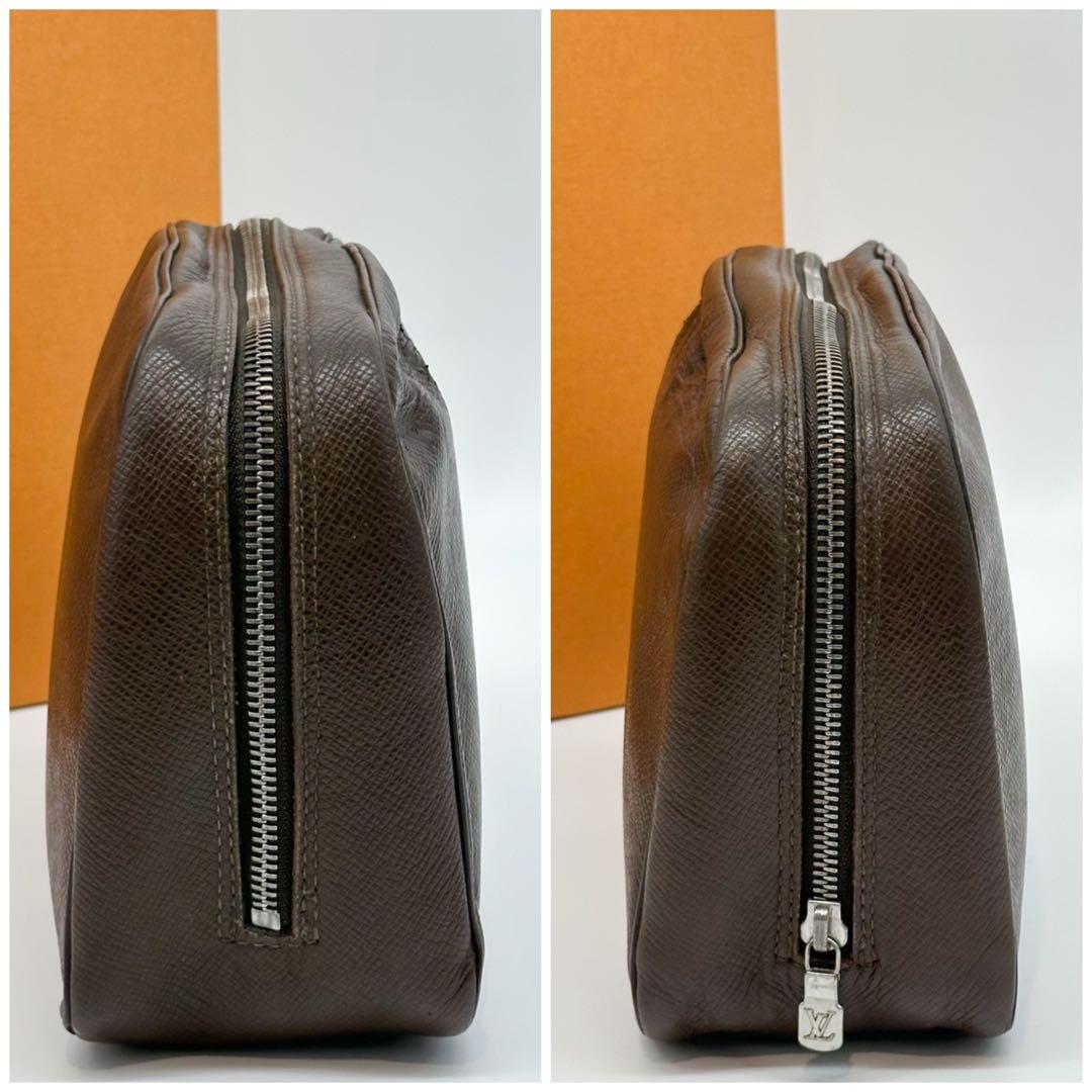 Louis Vuitton Trousse Toilette GM Taiga Second — view 4