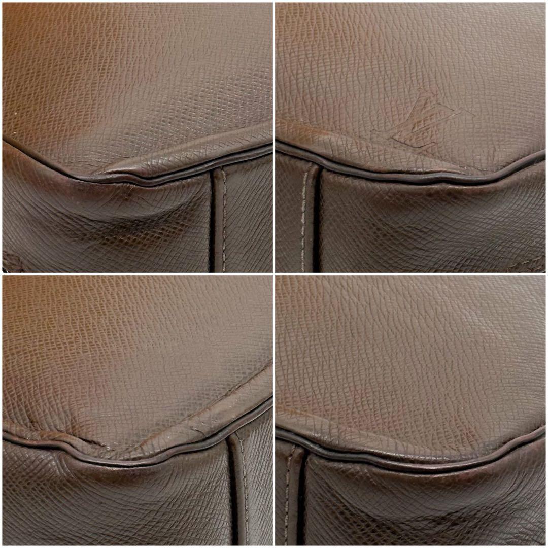 Louis Vuitton Trousse Toilette GM Taiga Second — view 6