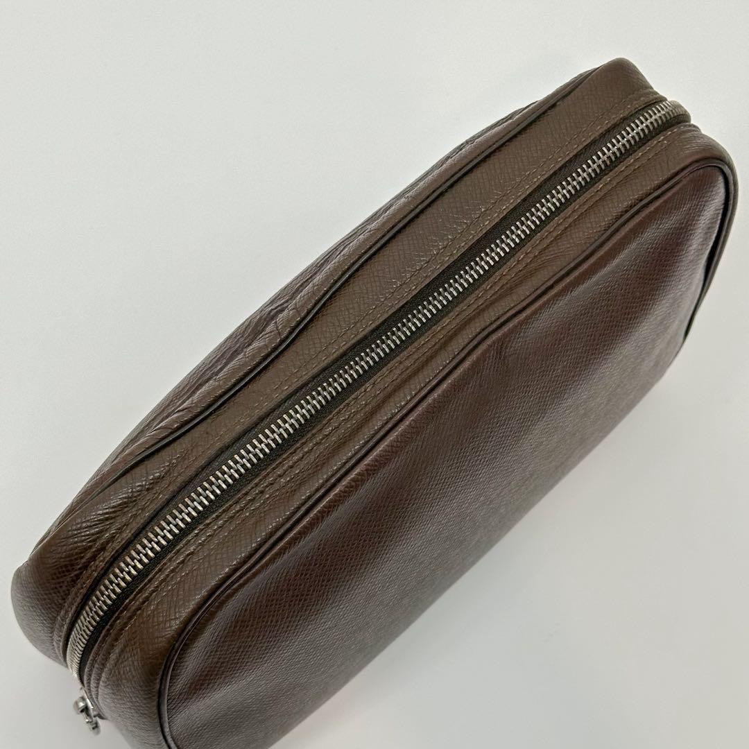 Louis Vuitton Trousse Toilette GM Taiga Second — view 7
