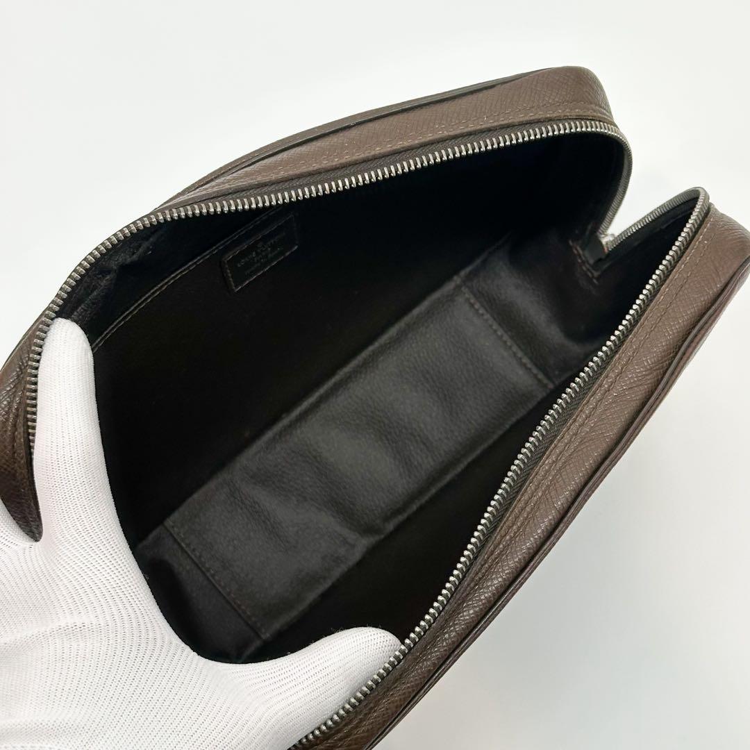 Louis Vuitton Trousse Toilette GM Taiga Second — view 8