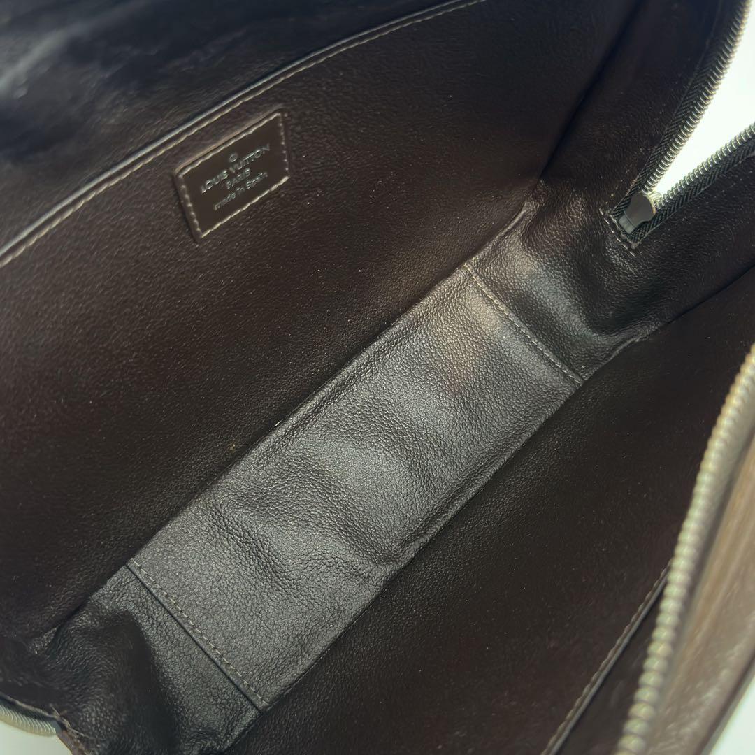 Louis Vuitton Trousse Toilette GM Taiga Second — view 9