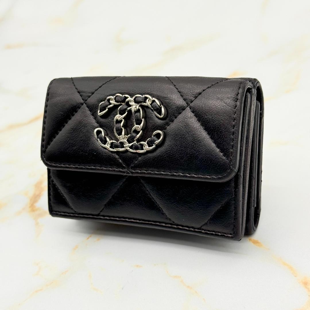 Chanel 19 Lambskin Trifold Wallet — view 4