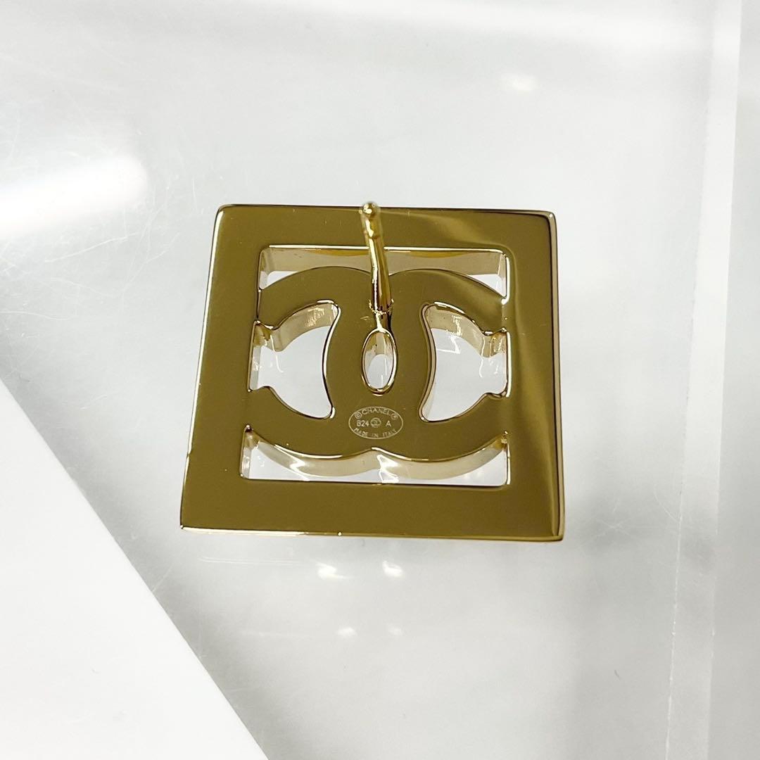 Chanel CC Logo Square Earrings Gold — view 5