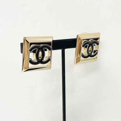 Chanel CC Logo Square Earrings Gold — view 7