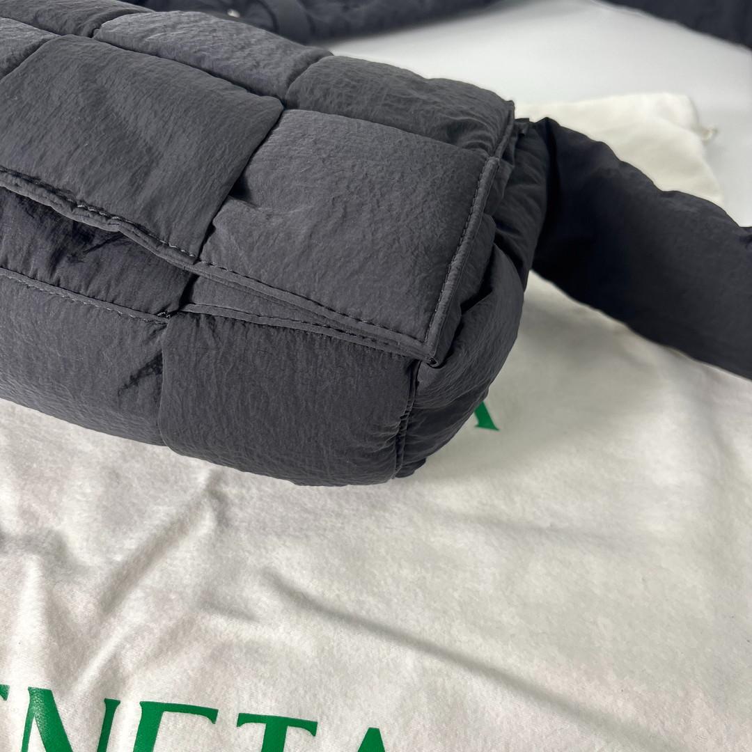 Bottega Veneta Maxi Intrecciato Cassette Shoulder Bag — view 6