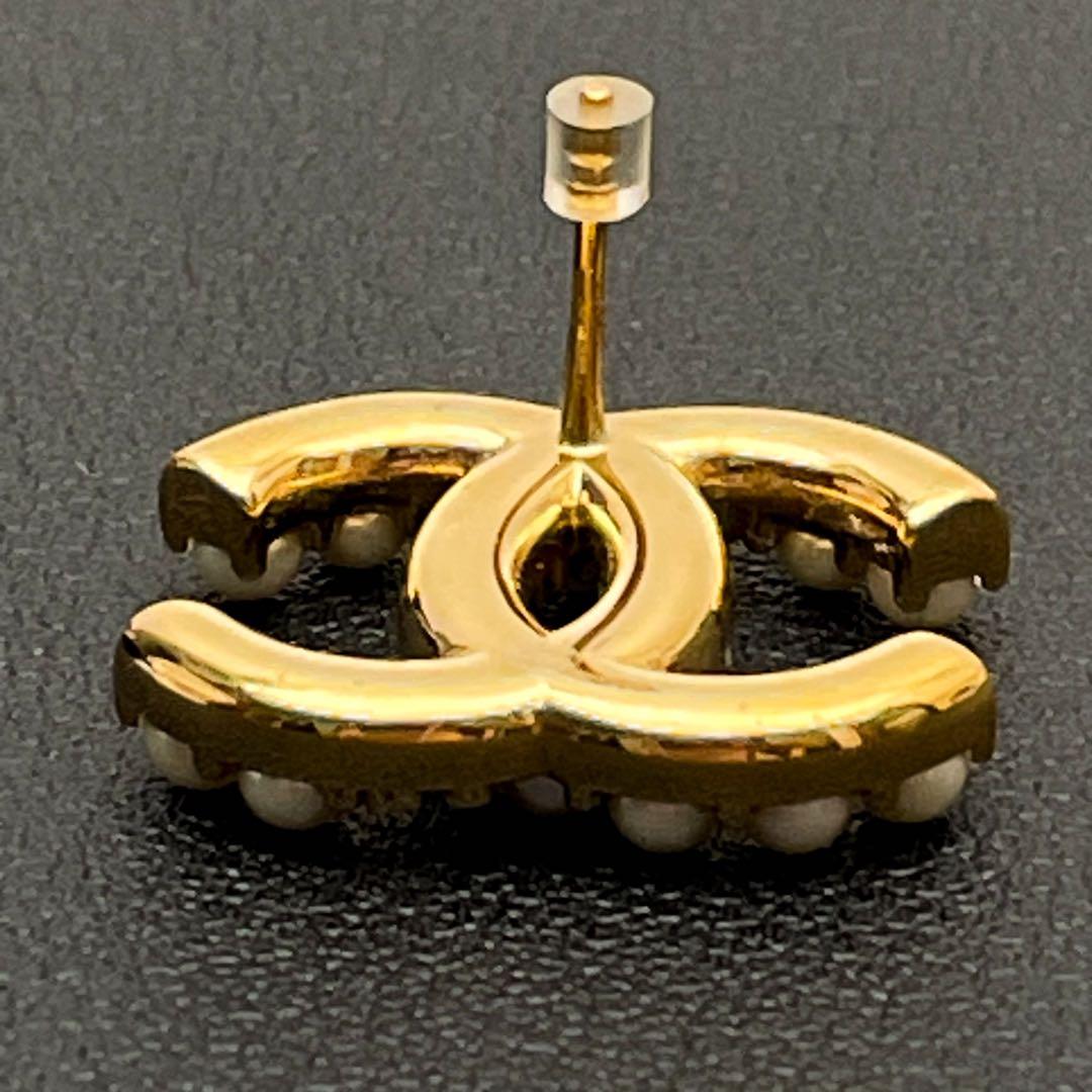 Chanel CC Logo Brooch Pearl Rhinestone Gold — view 7