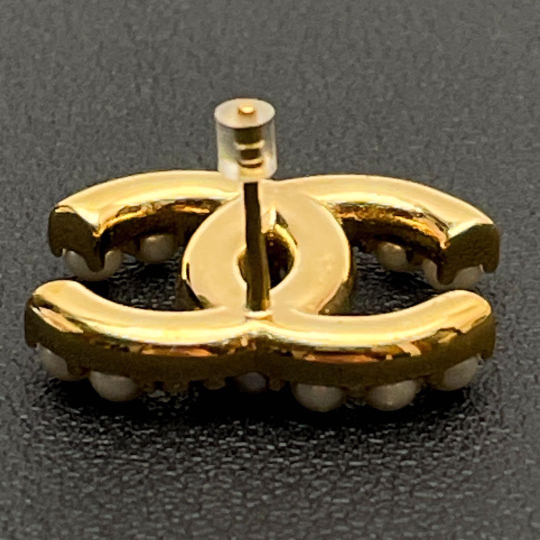 Chanel CC Logo Brooch Pearl Rhinestone Gold — view 8