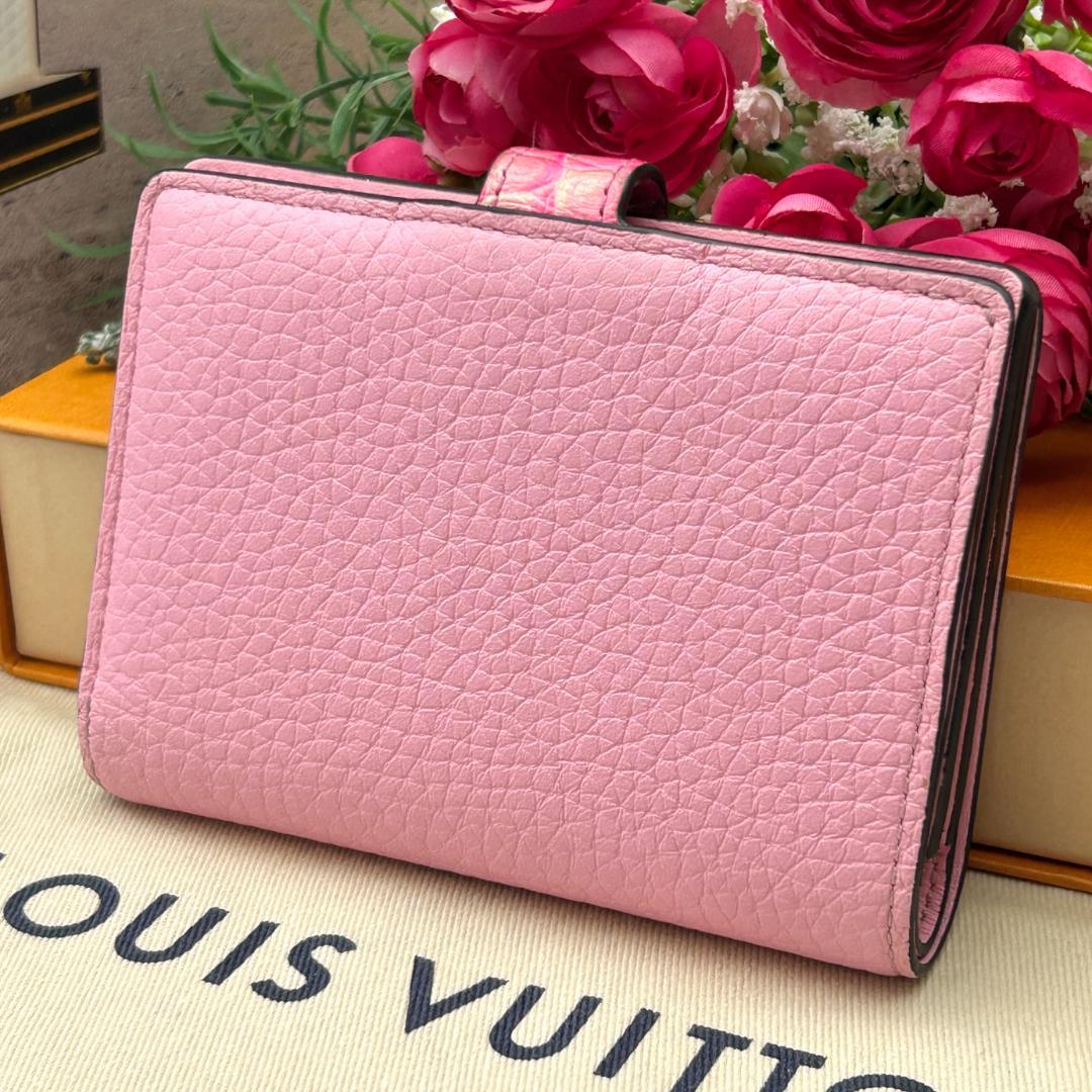 Louis Vuitton LV Vertical Wallet Compact — view 2