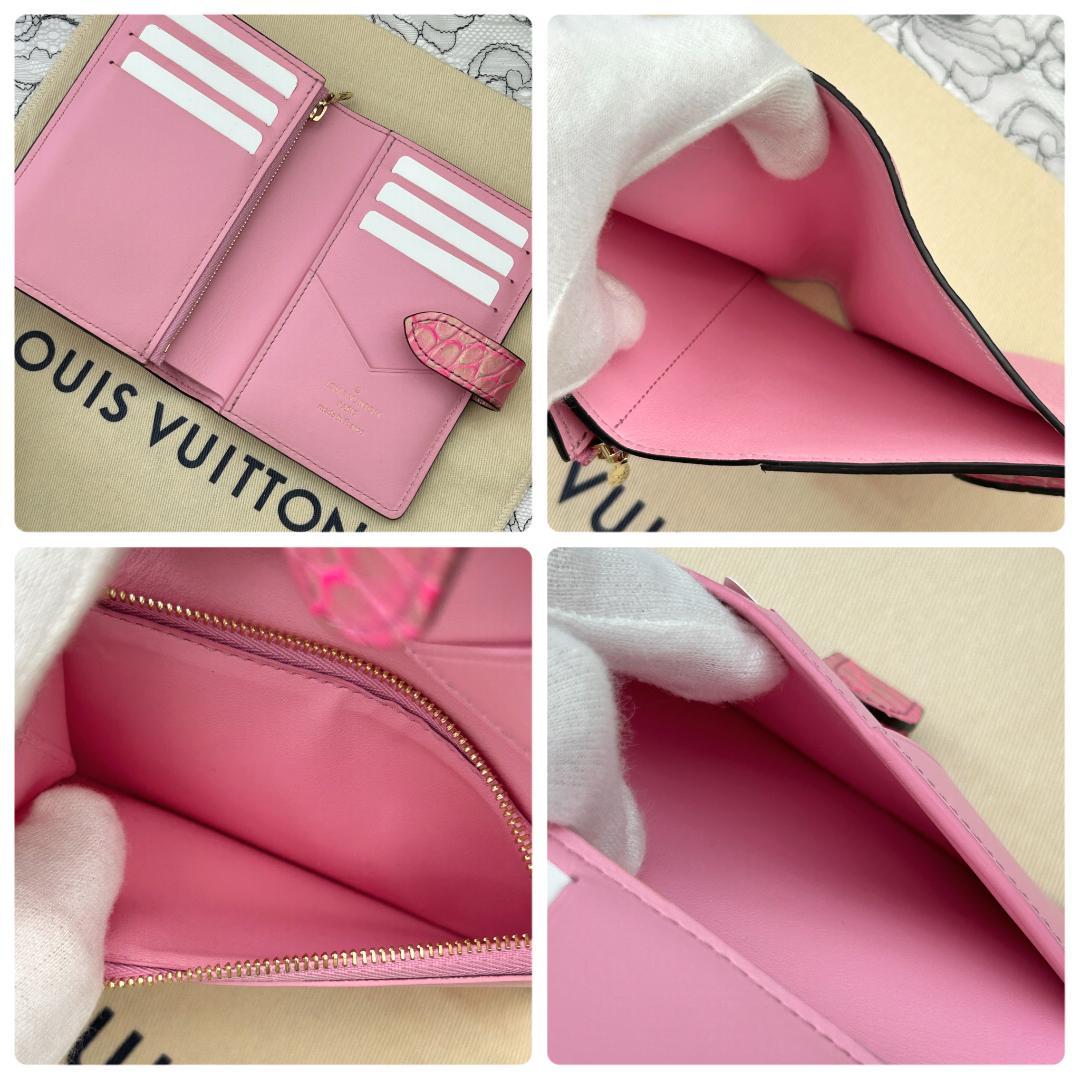 Louis Vuitton LV Vertical Wallet Compact — view 6