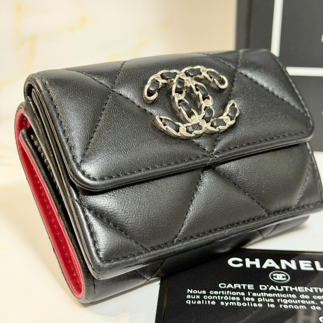 Chanel 19 Dixneuf Small Flap Wallet