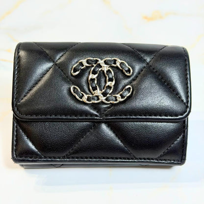 Chanel 19 Dixneuf Small Flap Wallet — view 2