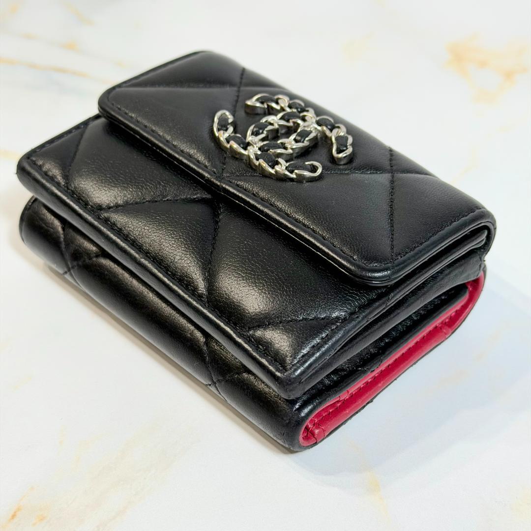 Chanel 19 Dixneuf Small Flap Wallet — view 4