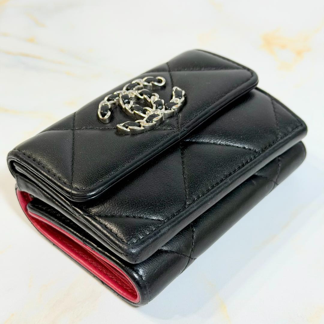 Chanel 19 Dixneuf Small Flap Wallet — view 5