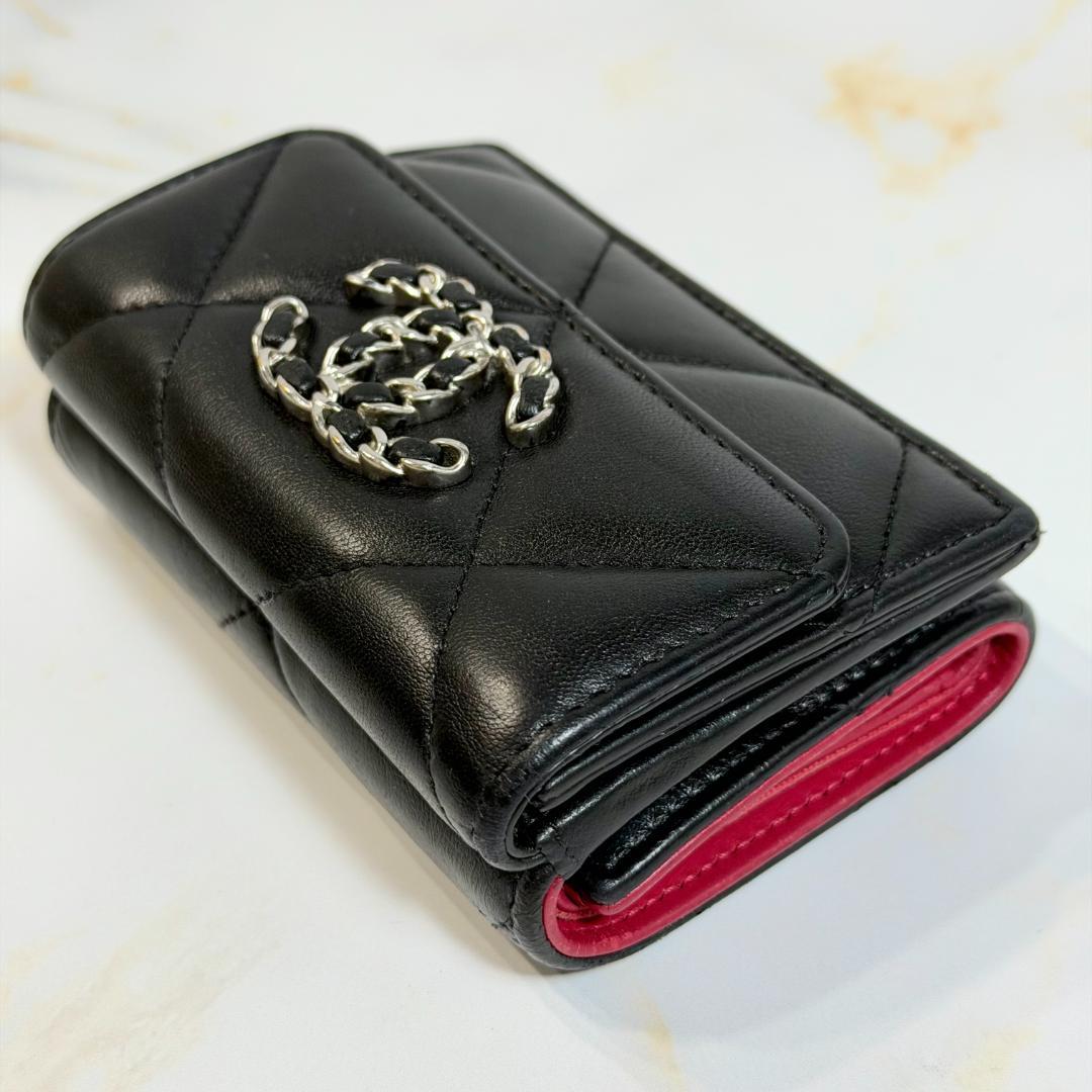 Chanel 19 Dixneuf Small Flap Wallet — view 6